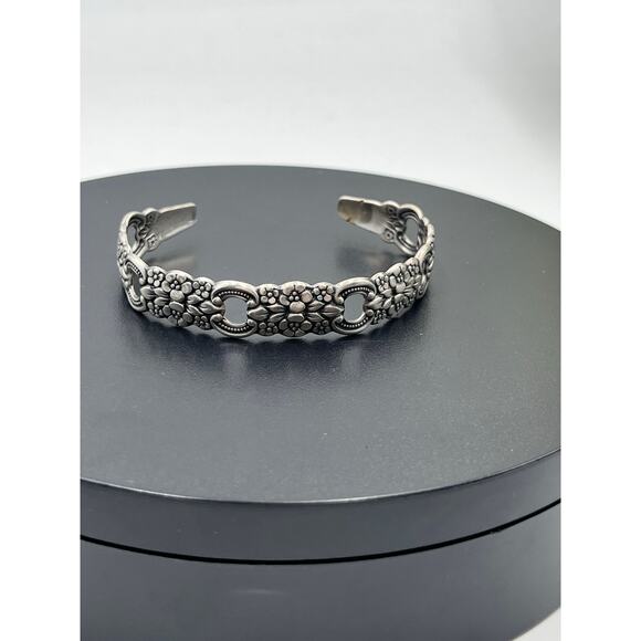 Sterling Silver Vintage Floral Repoussé Art Nouveau Oxidized Cuff Bracelet Sz 7” - Picture 2 of 10